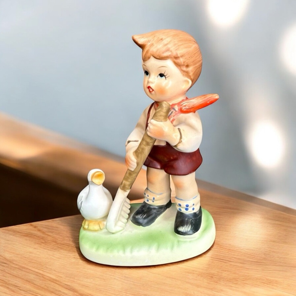 NAPCOWARE VINTAGE BOY WITH GOOSE FIGURINE – STYLE #9484